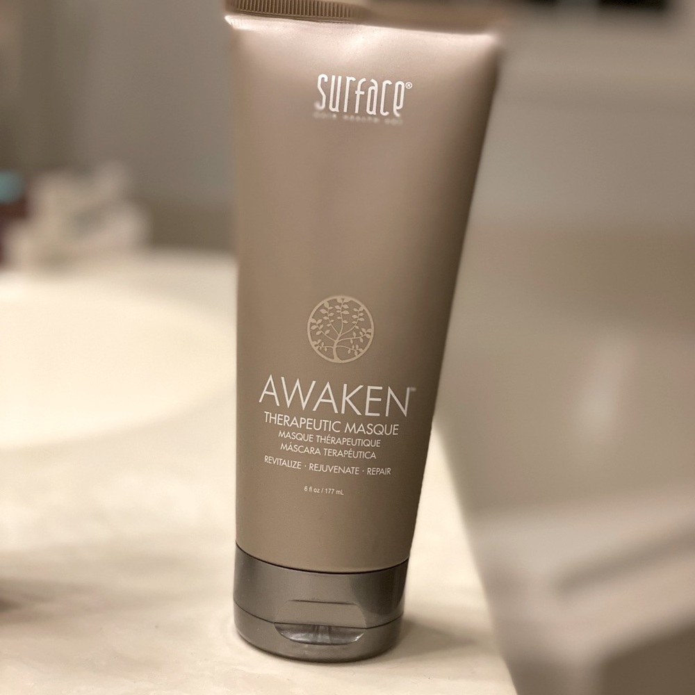 Surface hair Awaken therapeutic masque